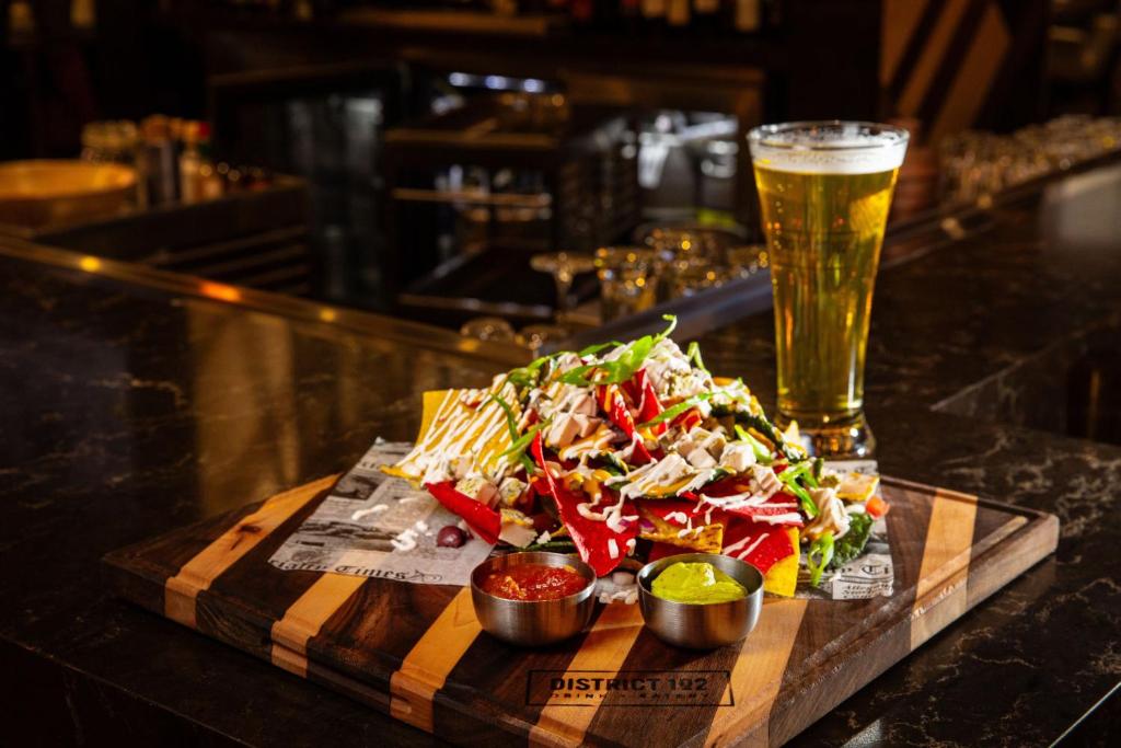 Delta Hotels by Marriott Edmonton Centre Suites - Resim 36