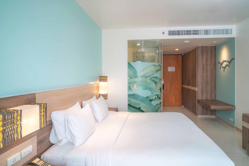 Holiday Inn Express Phuket Patong Beach Central, an IHG Hotel - Standaard King Room - Toegang