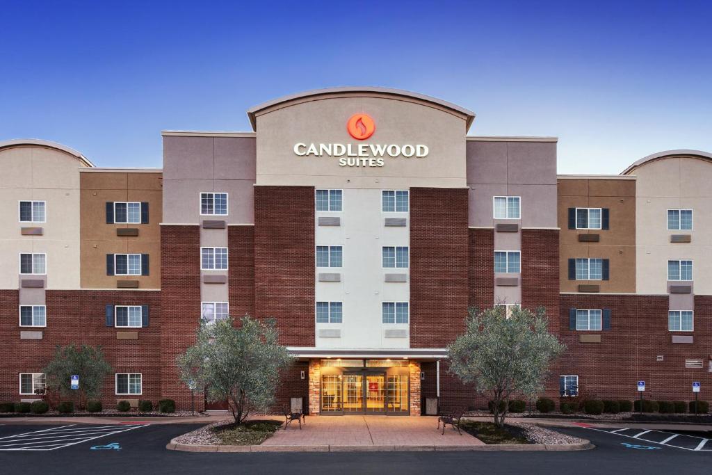 eine Darstellung des Grandview Hotels in der Unterkunft Candlewood Suites Louisville North, an IHG Hotel in Clarksville