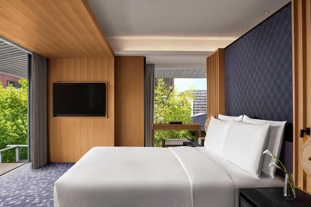 TV a/nebo společenská místnost v ubytování The Ritz-Carlton Kyoto