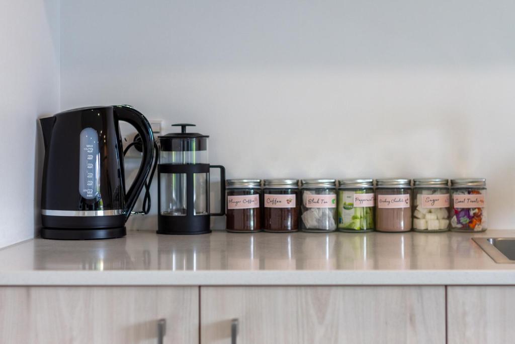 Elegant 2 Bed 2 Bath Home in the CBD - Resim 13