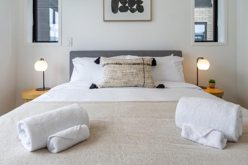 Elegant 2 Bed 2 Bath Home in the CBD - Resim 17