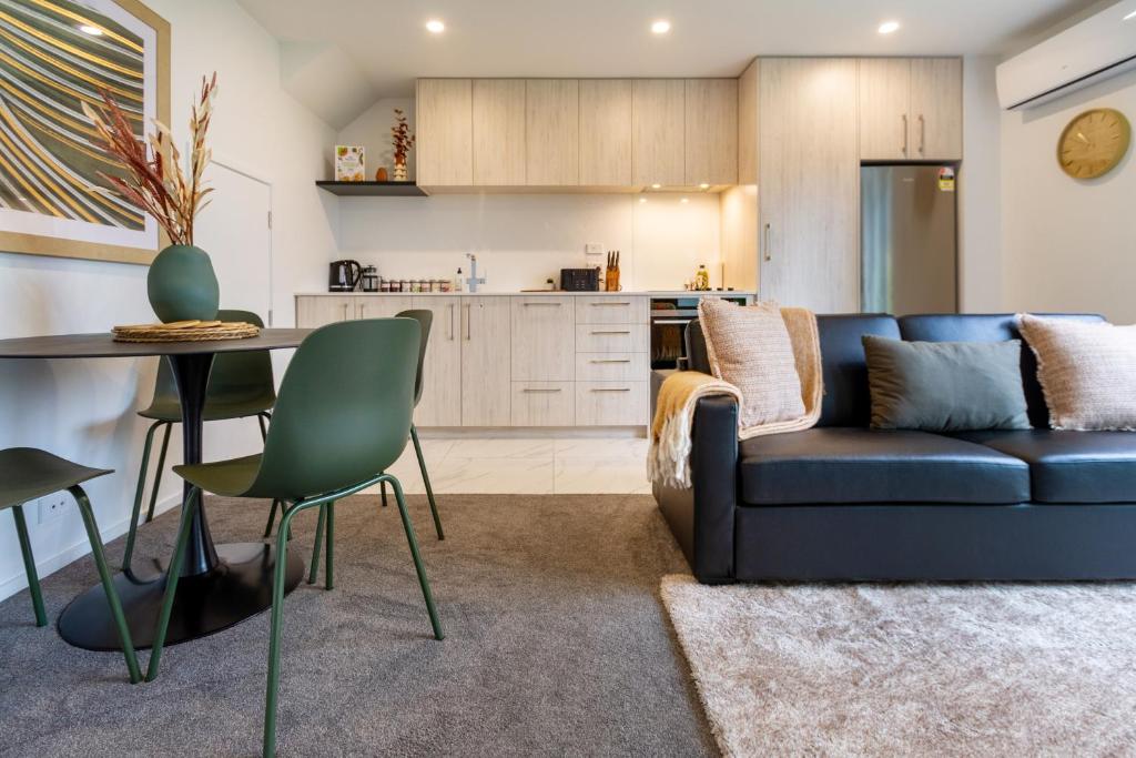 Elegant 2 Bed 2 Bath Home in the CBD - Resim 9