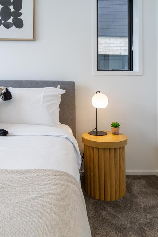 Elegant 2 Bed 2 Bath Home in the CBD - Resim 29