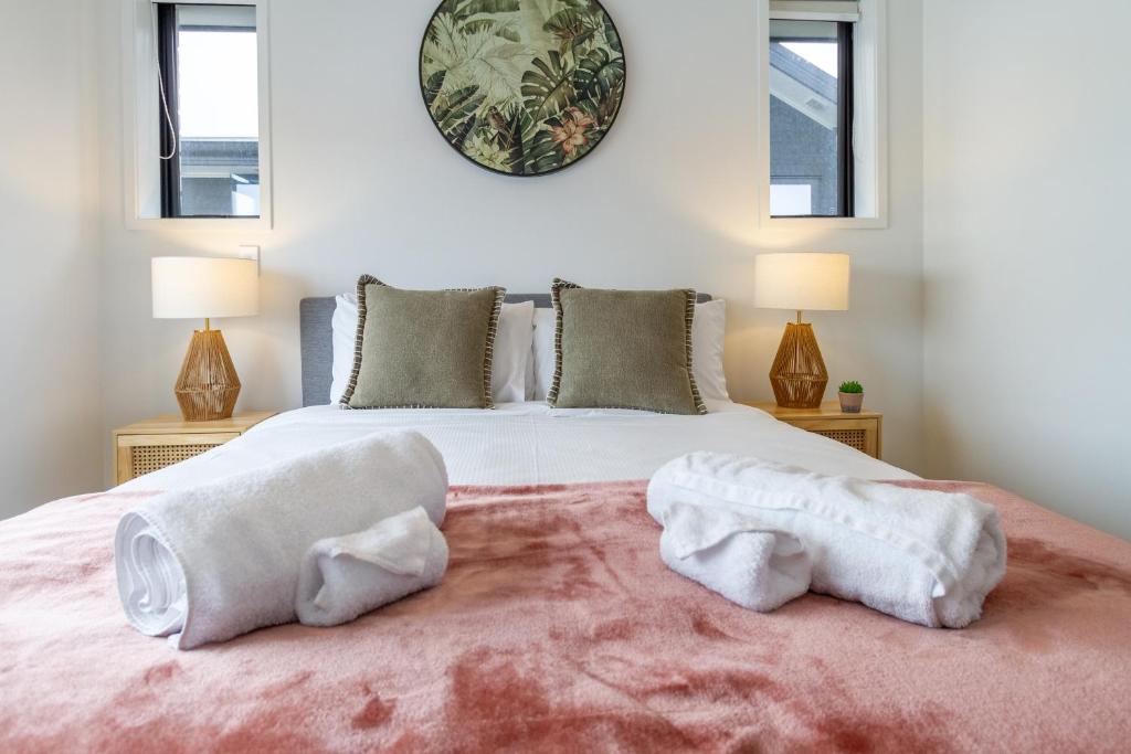 Elegant 2 Bed 2 Bath Home in the CBD - Resim 23