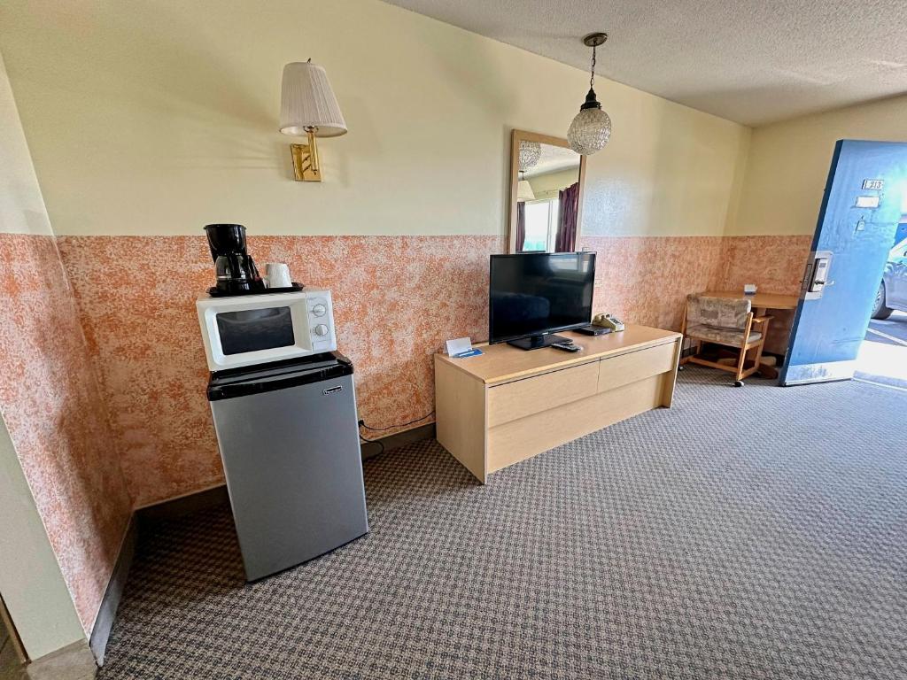 Kuchyň nebo kuchyňský kout v ubytování Rodeway Inn Boardman - Hermiston