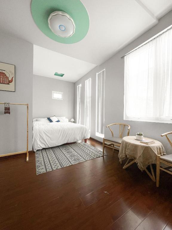 Giường trong phòng chung tại Nai Homestay