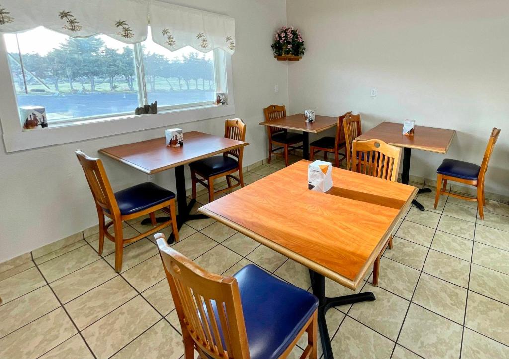 Restaurace v ubytování Rodeway Inn Boardman - Hermiston