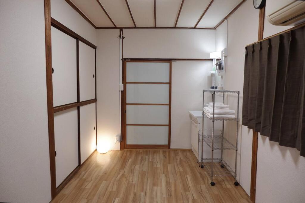 TSUBAME 101 staying private home房間的床