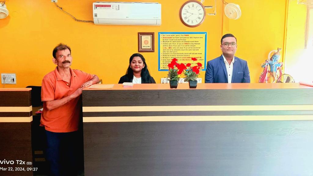 Janata Hotel - Housity