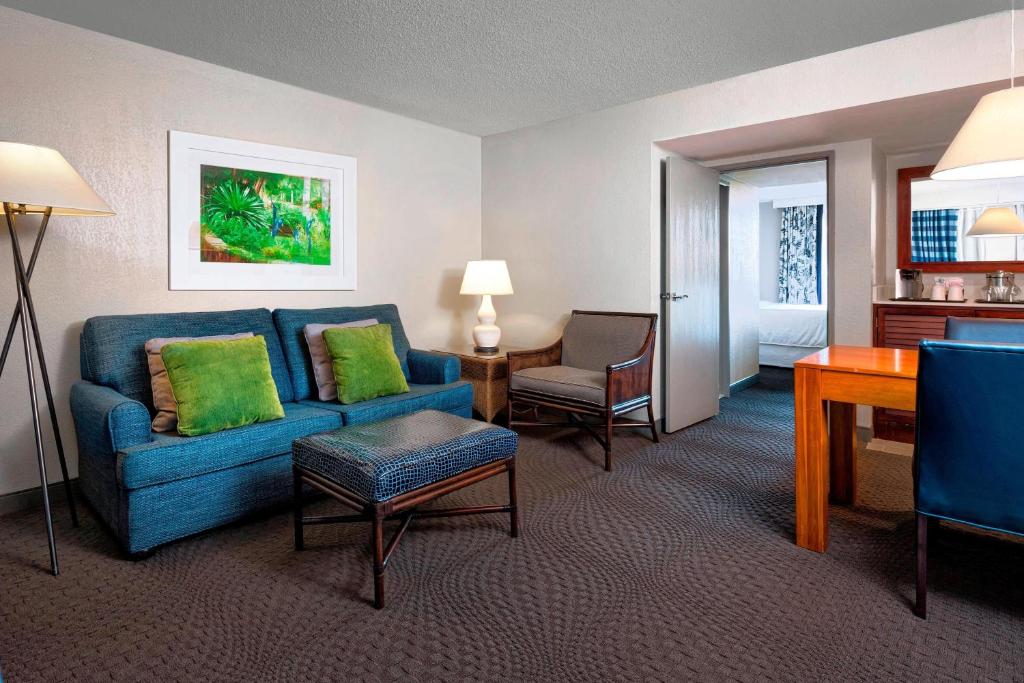 Posezení v ubytování Sheraton Suites Fort Lauderdale at Cypress Creek