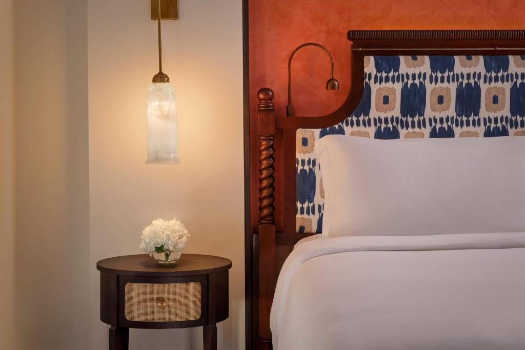 Castillo Hotel Son Vida, a Luxury Collection Hotel, Mallorca客房内的一张或多张床位