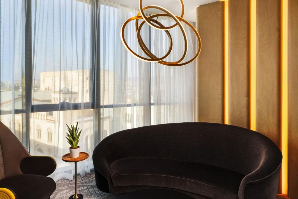 Posezení v ubytování Paragraph Freedom Square, a Luxury Collection Hotel, Tbilisi