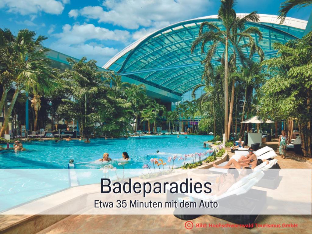 Bazén v ubytování BÄCHLE im Wanderparadies Balkon mit Blick auf den Bach Sauna im Haus Tiefgarage E-Ladestation nebo v jeho okolí