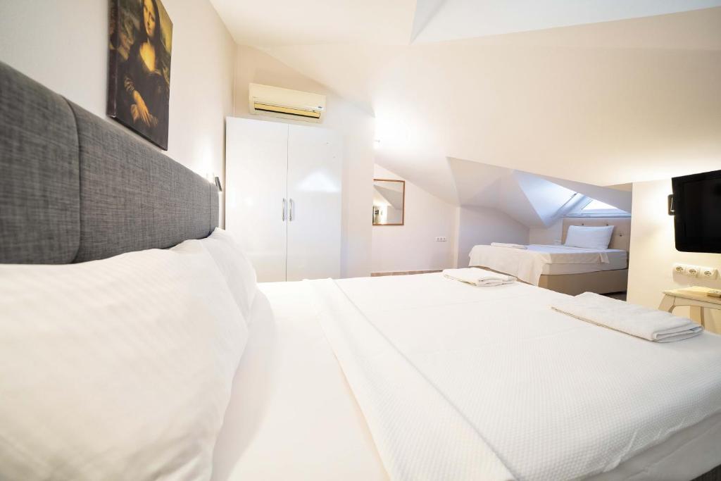 A bed or beds in a room at Dedeminn Garden House