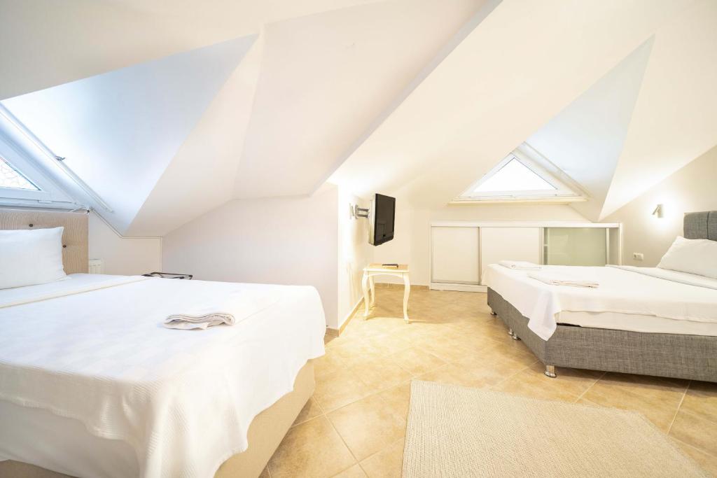 A bed or beds in a room at Dedeminn Garden House
