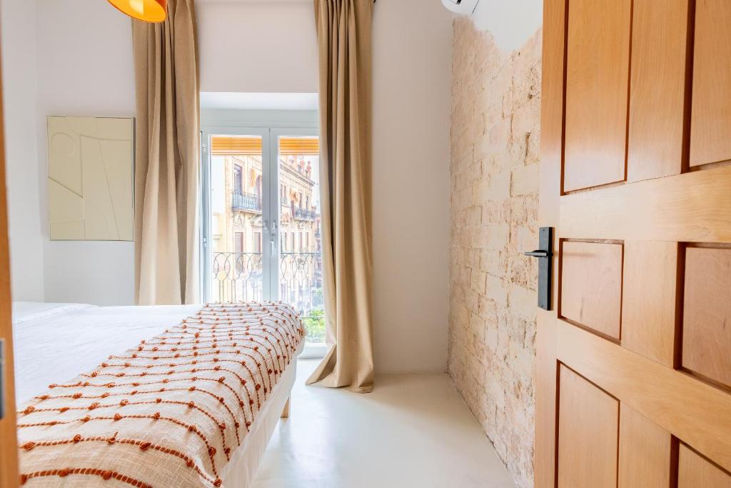 Postel nebo postele na pokoji v ubytování AD3B Bright 3Br and 2Bath apartment Downtown Sevilla