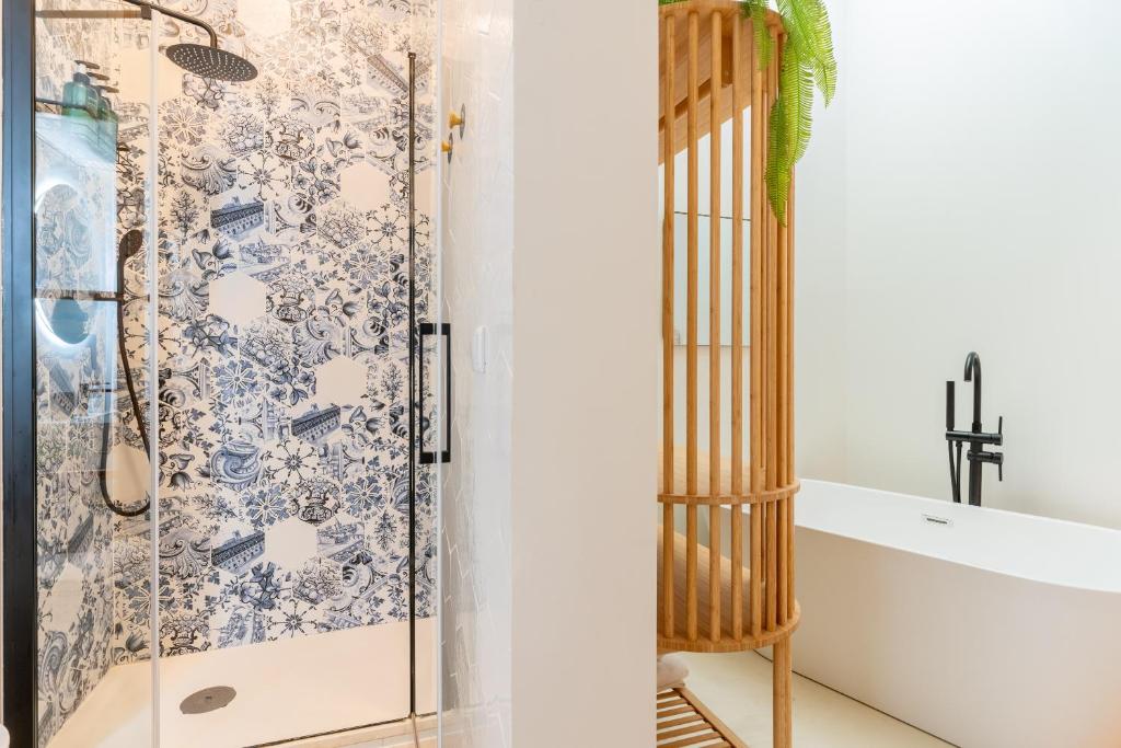 Koupelna v ubytování AD3B Bright 3Br and 2Bath apartment Downtown Sevilla