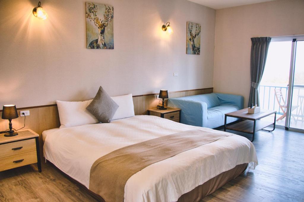 Postel nebo postele na pokoji v ubytování Loju Seaview Homestay