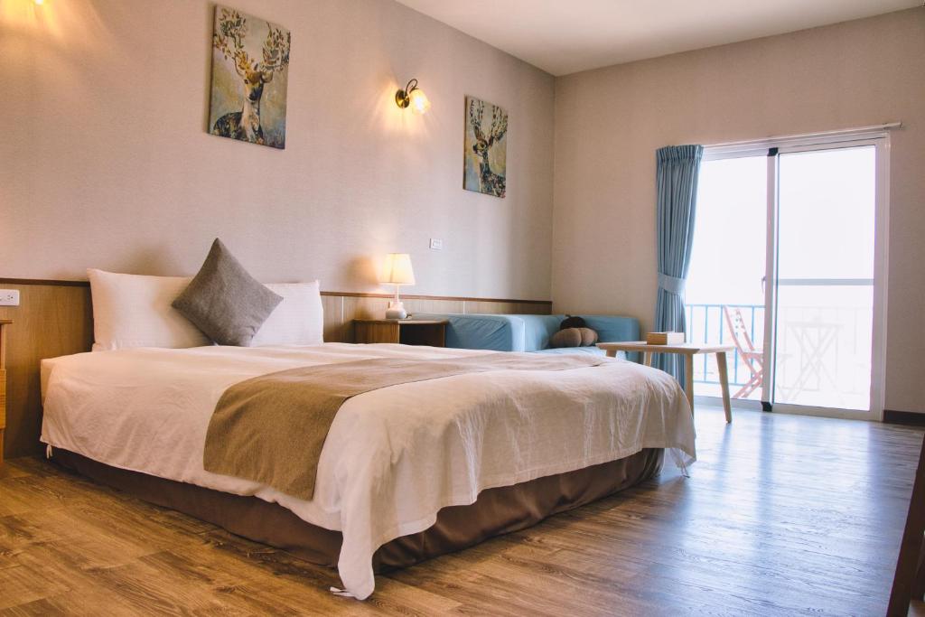 Postel nebo postele na pokoji v ubytování Loju Seaview Homestay