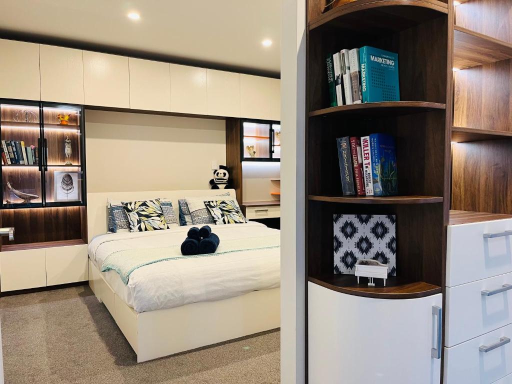 Modern Comfy 3 Bedrooms House in Chartwell - Resim 6