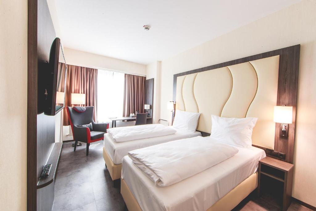 Postel nebo postele na pokoji v ubytování Best Western Plaza Hotel Mannheim