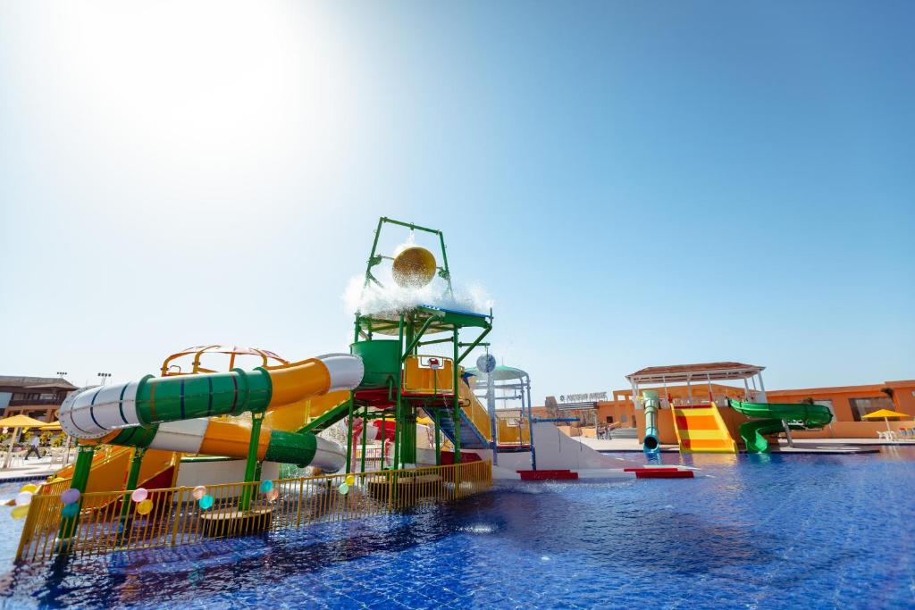 Bazén v ubytování Pickalbatros Vita Resort - Portofino Marsa Alam nebo v jeho okolí