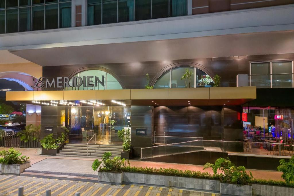 a store front of a meridian building at night at Le Meridien Panama in Panama City
