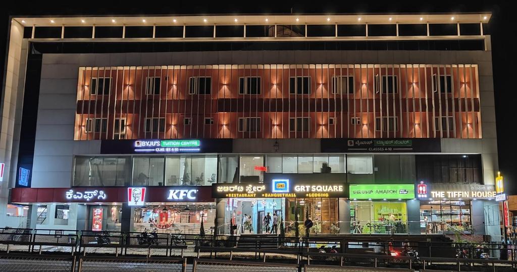 Supermarket nebo jiné obchody v  hotelu nebo okolí
