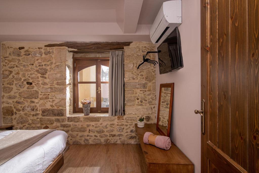 TV a/nebo společenská místnost v ubytování CARPE DIEM HOTEL
