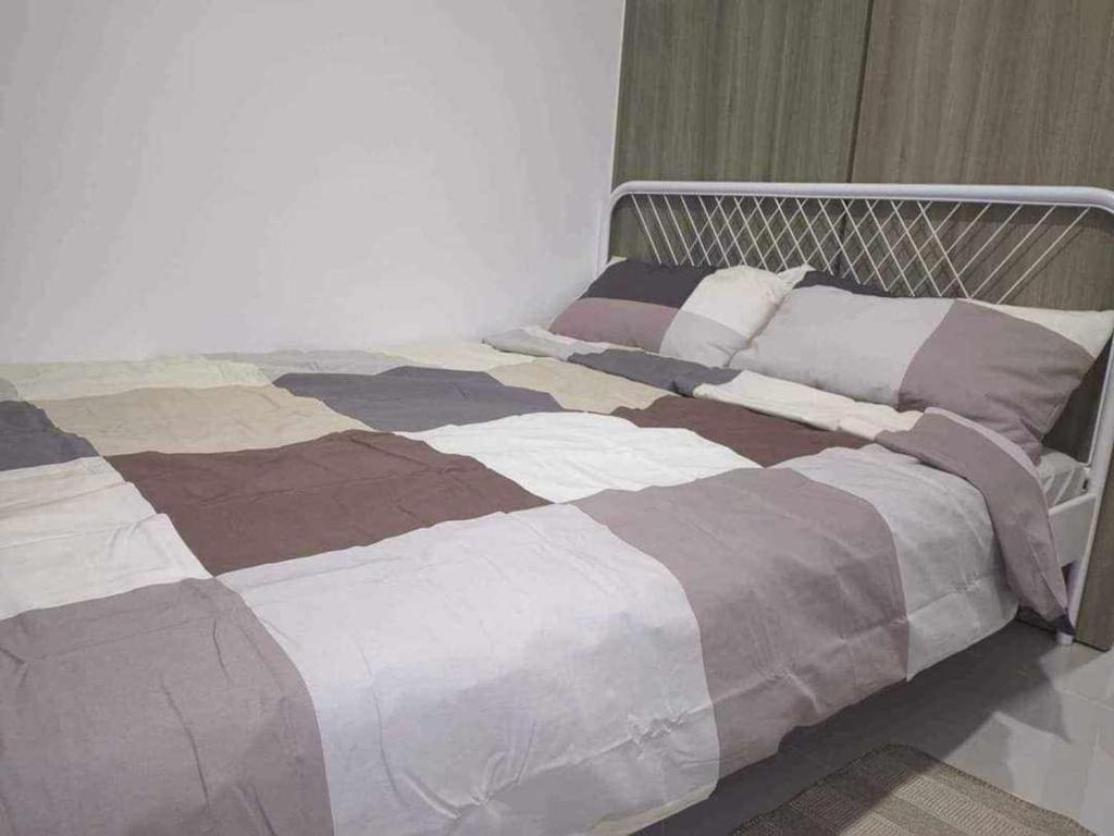 een bed in een kamer met bij Casa Ariete in Manilla