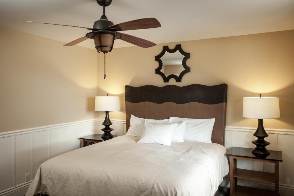 Lighthouse Lodge & Cottages - 