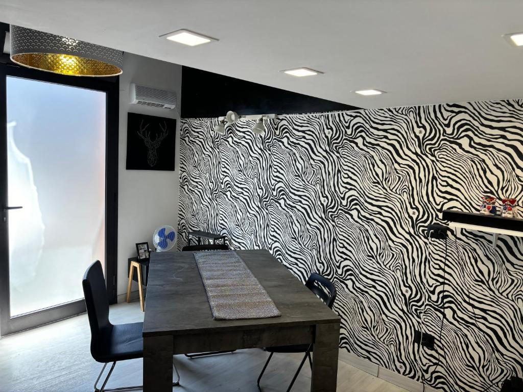 a dining room with a black and white patterned wall at WGRb&b in Potenza