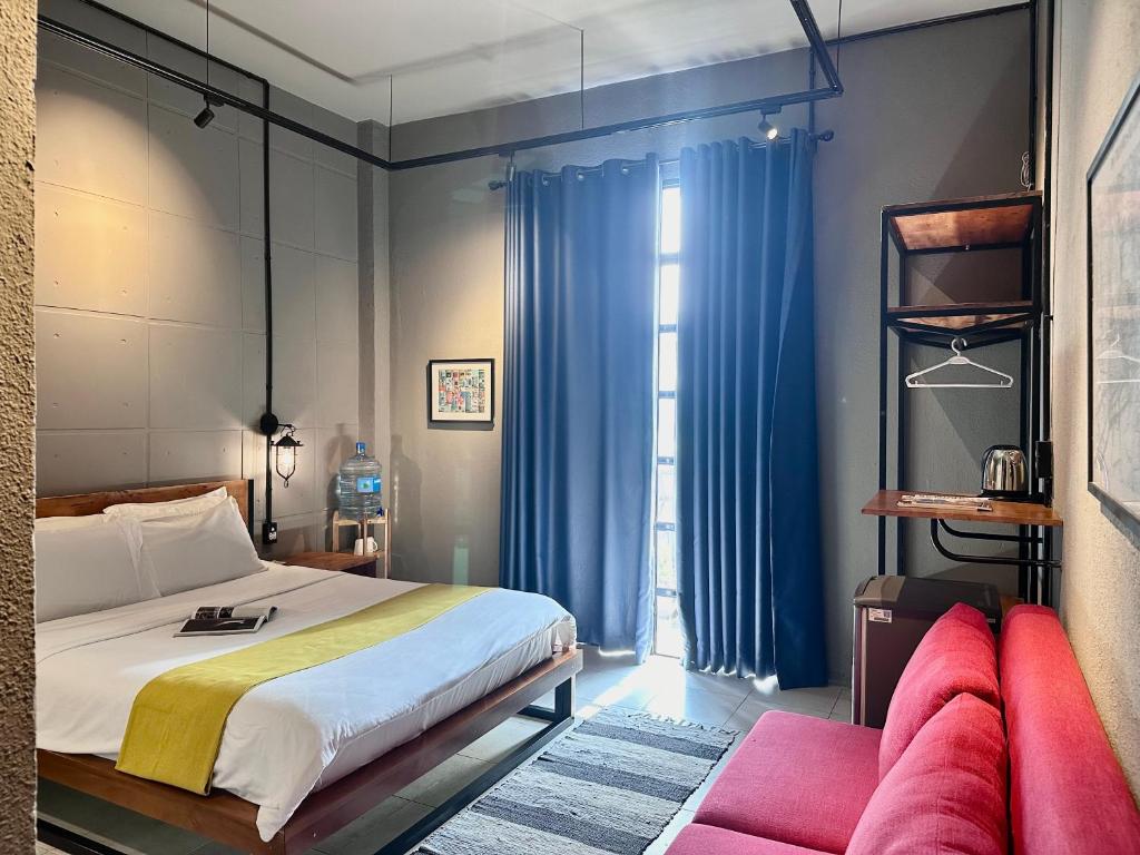 CIRCADIAN Industrial Studios on Nguyen Hue