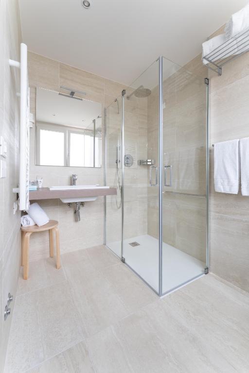 A bathroom at Hotel Excelsior