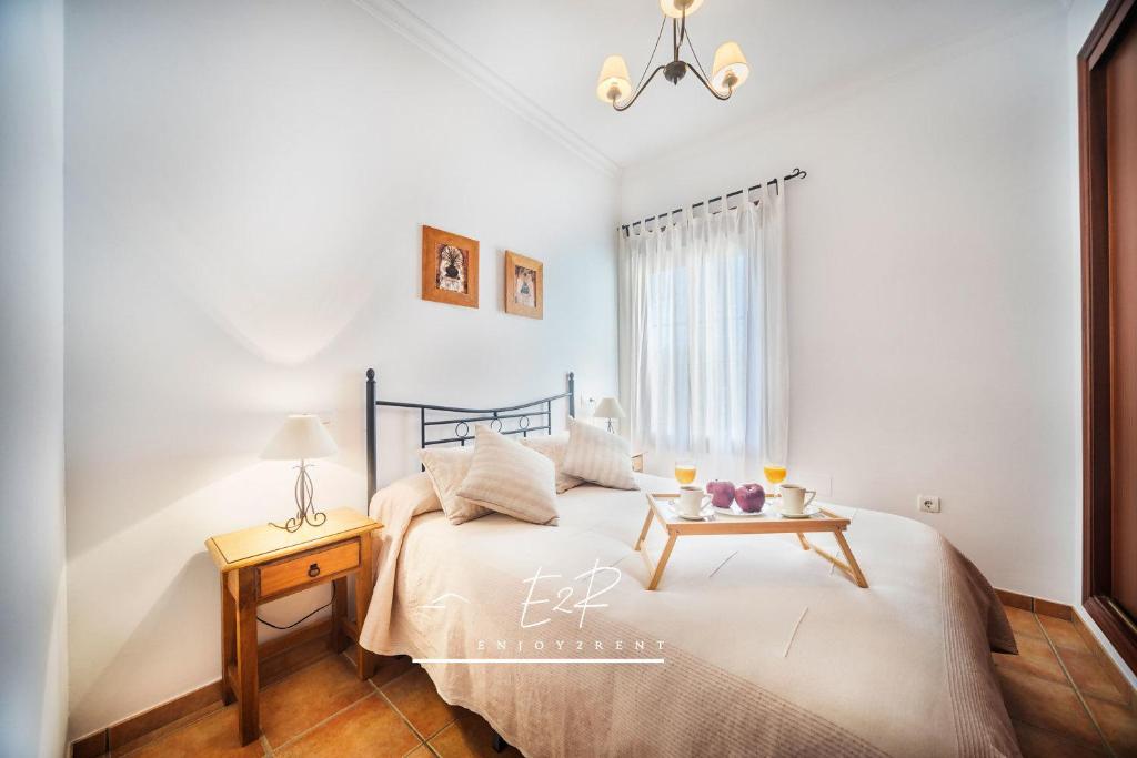 Posteľ alebo postele v izbe v ubytovaní BelMonStays Casa de Campo, Álora Málaga