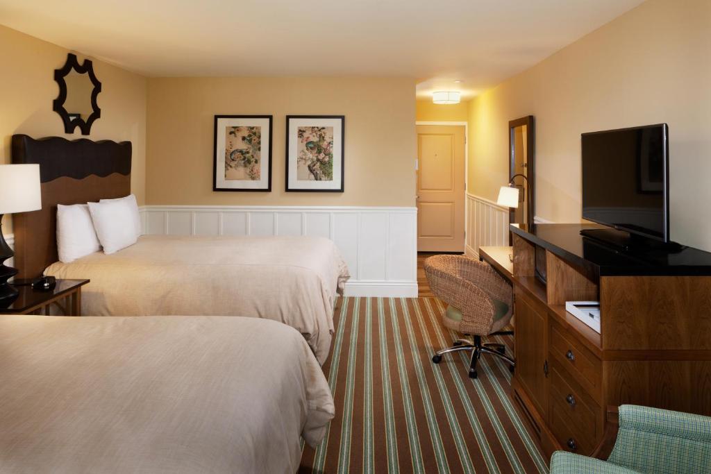 Lighthouse Lodge & Cottages - 