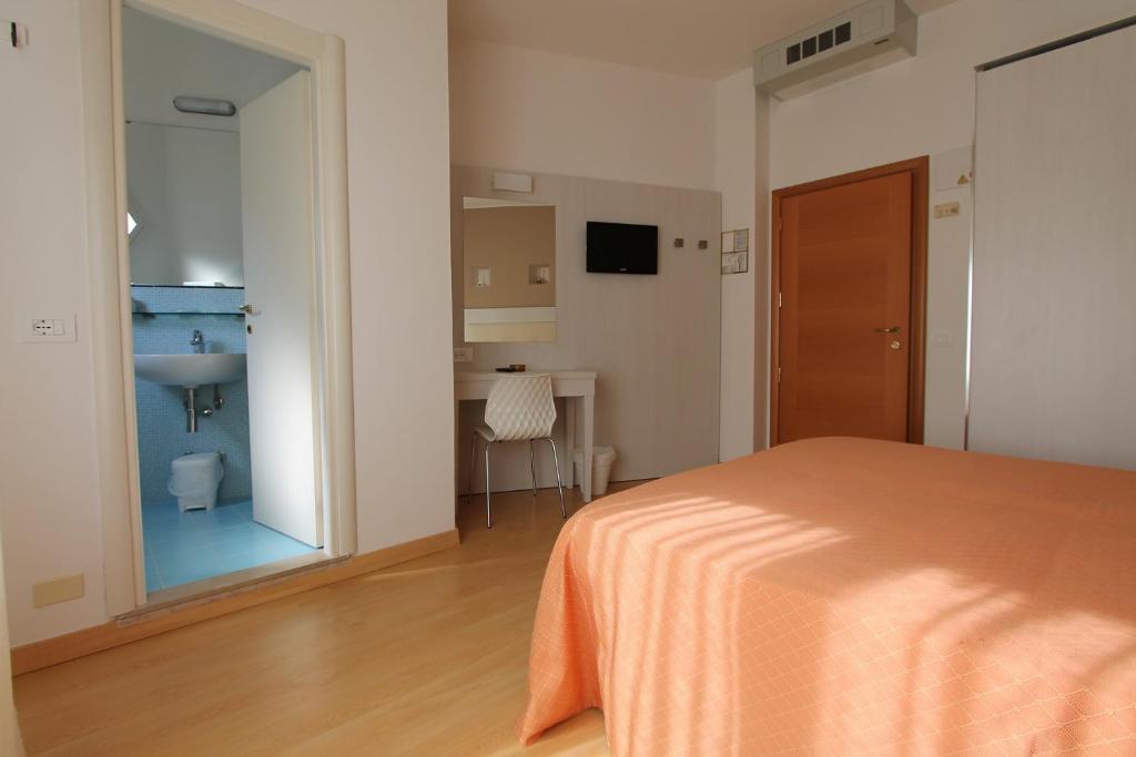 Postel nebo postele na pokoji v ubytování Hotel Escorial
