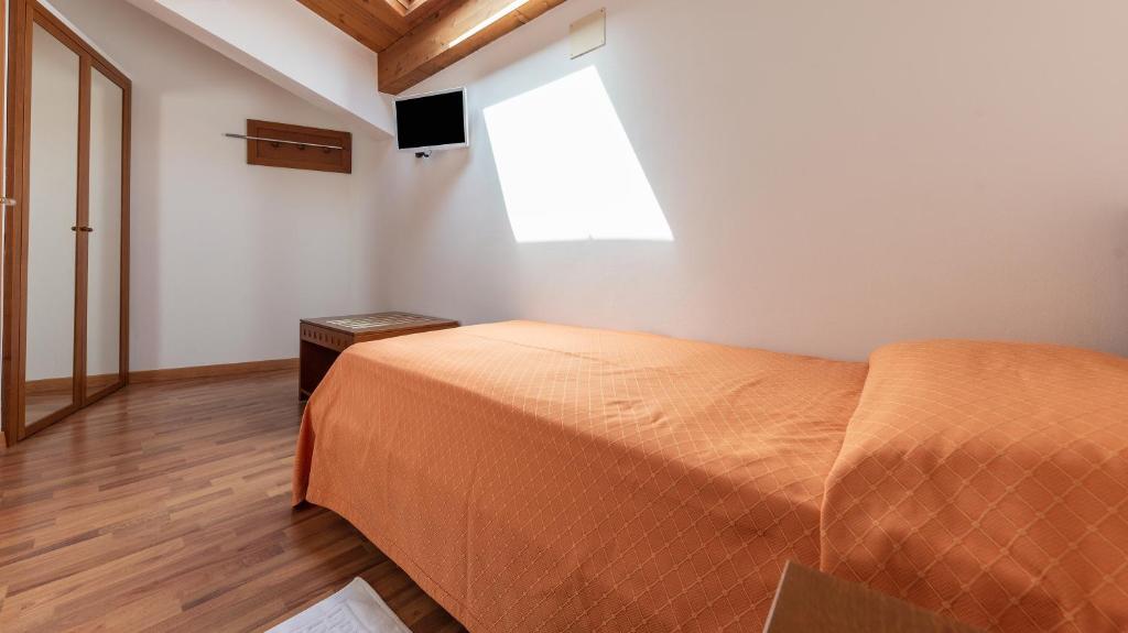Postel nebo postele na pokoji v ubytování Hotel Escorial
