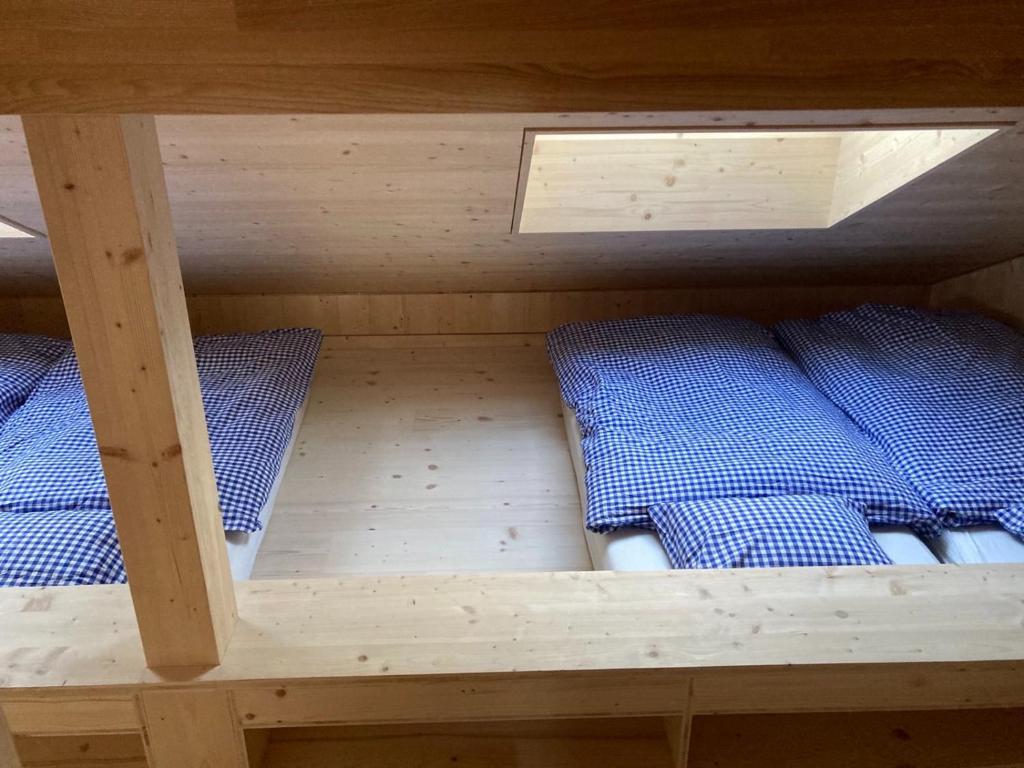 Postel nebo postele na pokoji v ubytování Sunnehuesli