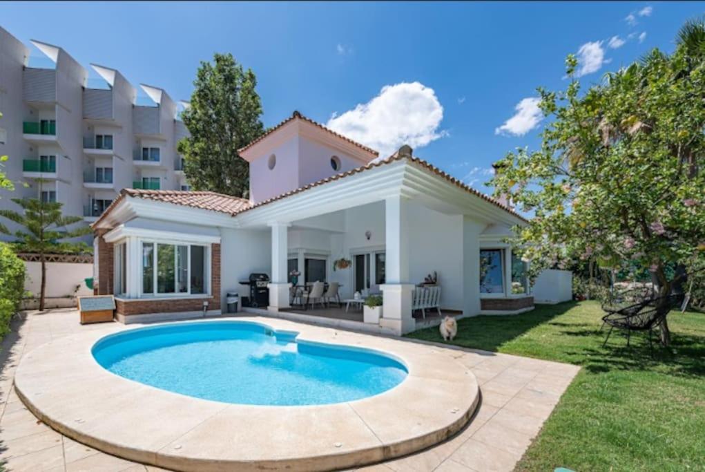 Bazén v ubytování Villa Benalmádena, Av. Del Higuerón nebo v jeho okolí