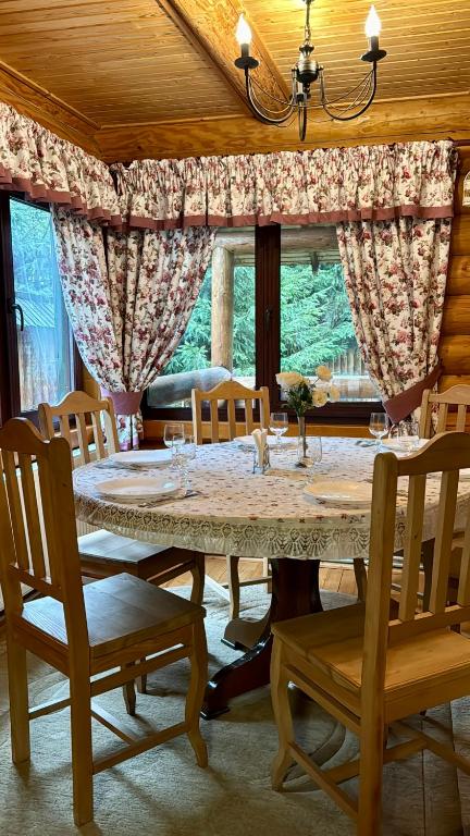 Fotografie z fotogalerie ubytování Cottage PolyaNitsa окремий котедж з каміном v destinaci Bukovel