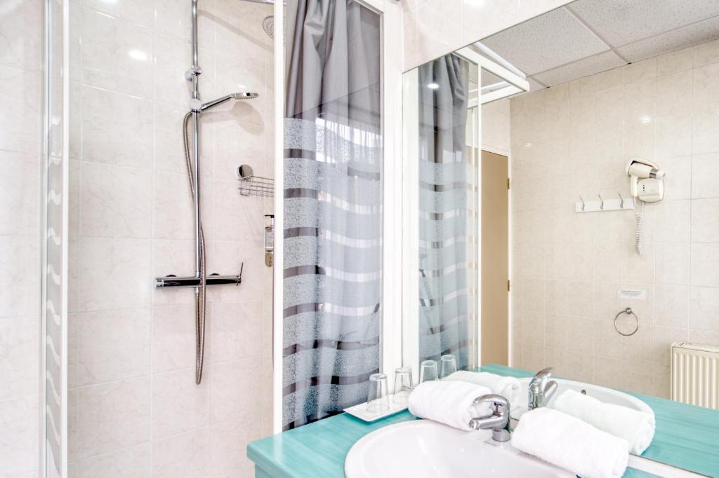 Koupelna v ubytování Hôtel Escurial - Centre Gare