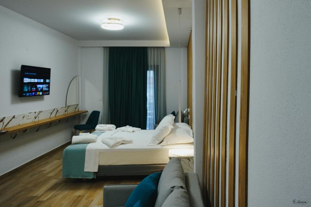TV a/nebo společenská místnost v ubytování Electra Suites