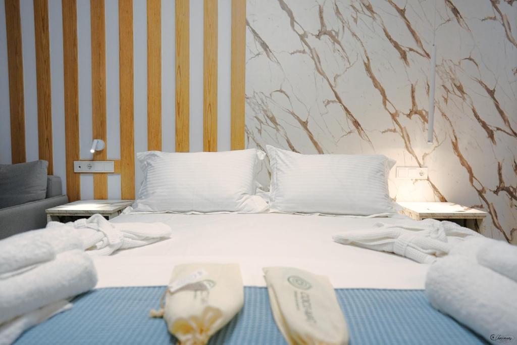 Postel nebo postele na pokoji v ubytování Electra Suites
