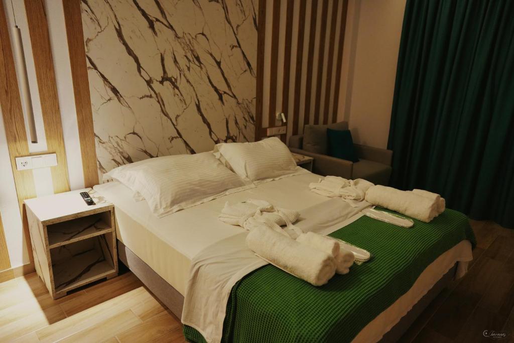 Postel nebo postele na pokoji v ubytování Electra Suites
