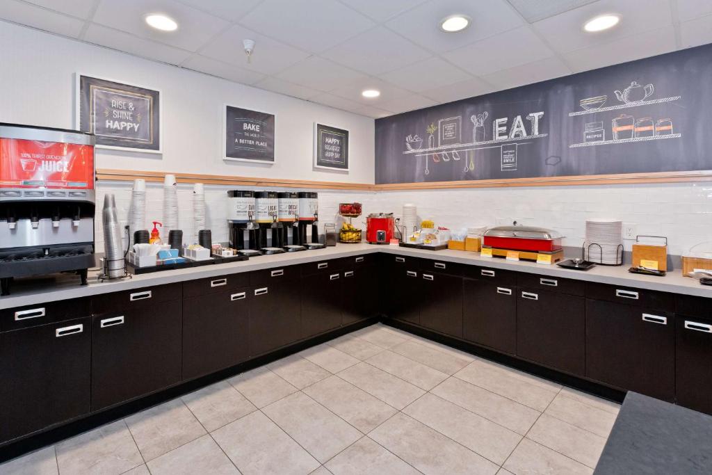 Kuchyň nebo kuchyňský kout v ubytování Hampton Inn & Suites Palm Desert