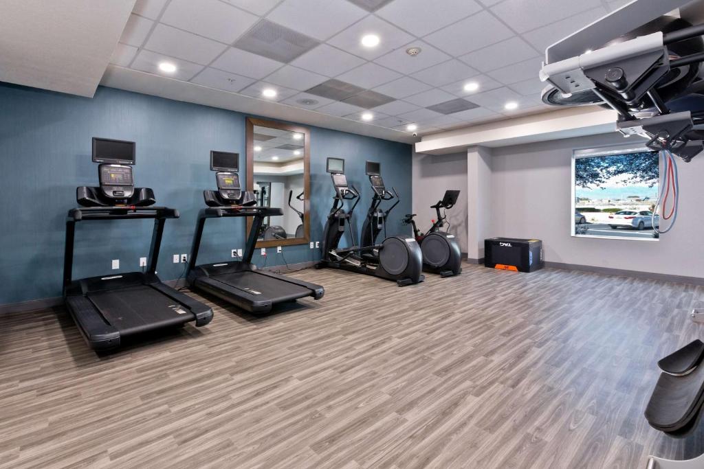 Fitness centrum a/nebo fitness zařízení v ubytování Hampton Inn & Suites Palm Desert