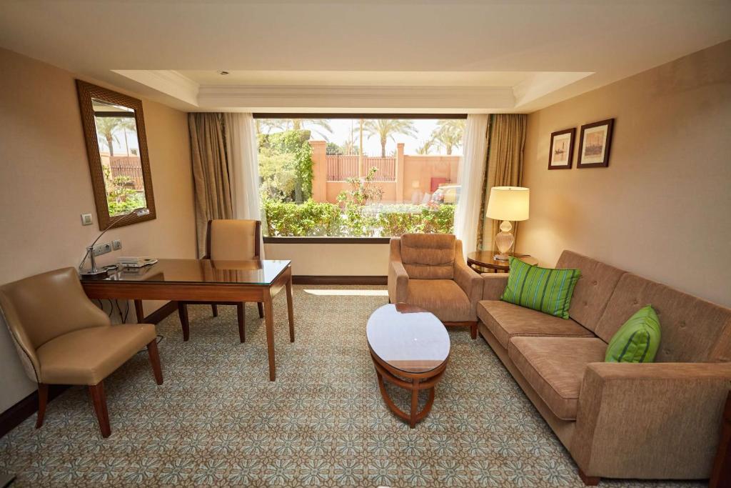 Hilton Alexandria King's Ranch Hotel - 2