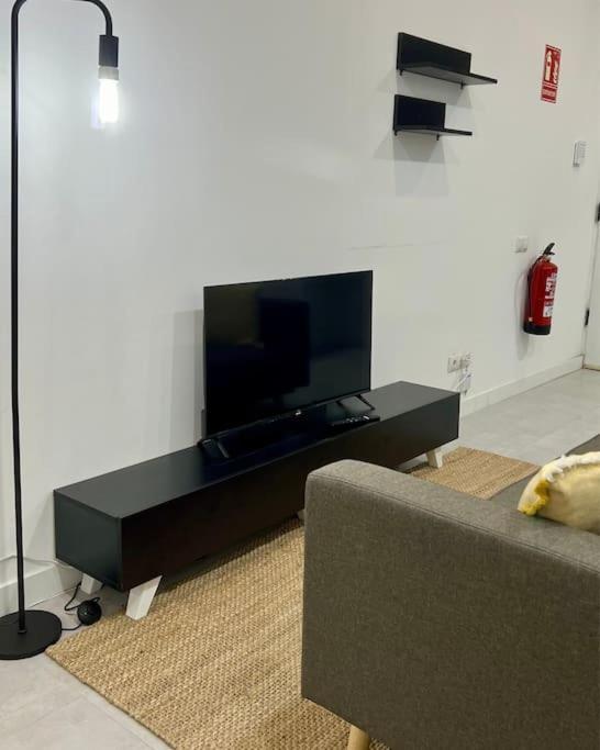 Televízia a/alebo spoločenská miestnosť v ubytovaní Casa Bandi